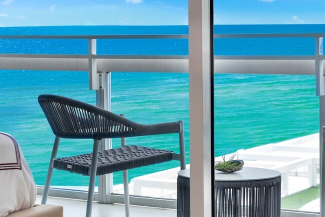 Building Photo - 6801 Collins Ave