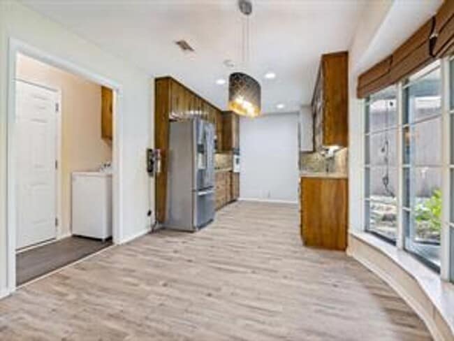 Building Photo - 1620 Post Oak Dr