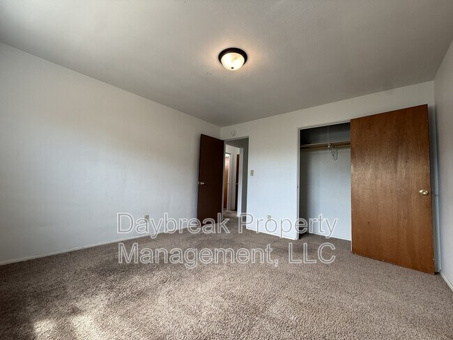 Building Photo - 2913 8th St N