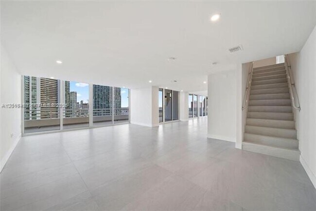 Building Photo - 555 NE 34th St