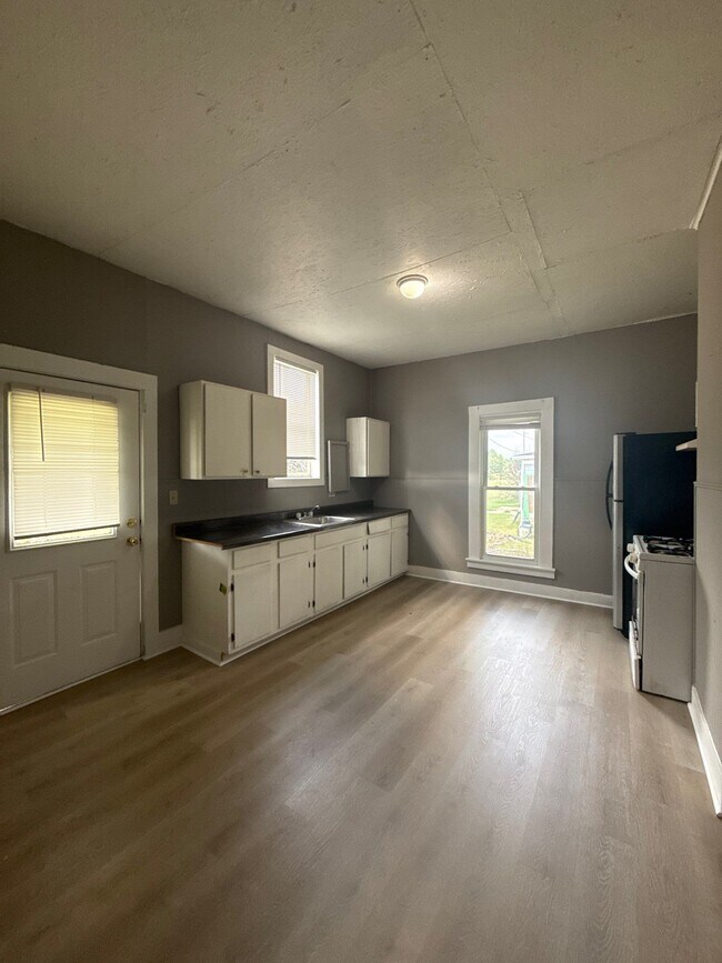 Building Photo - 134 Tuxedo Dr