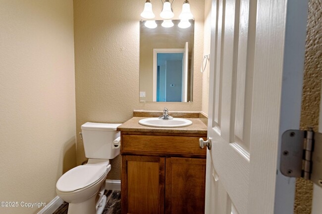 Building Photo - 4 Bedrooms, 3.5 Bathrooms, 2 Car Garage Home Fore Rent In Remington Estates