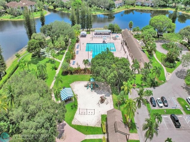 Building Photo - 2767 Carambola Cir N
