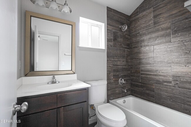 Building Photo - 461 Villa Ysleta