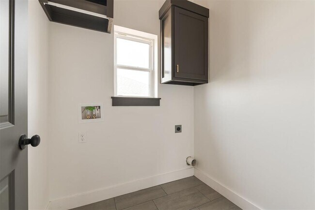 Building Photo - 1005 N Kelham Ave