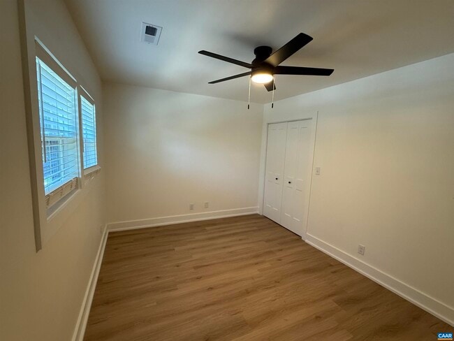 Building Photo - 106 Perry Dr