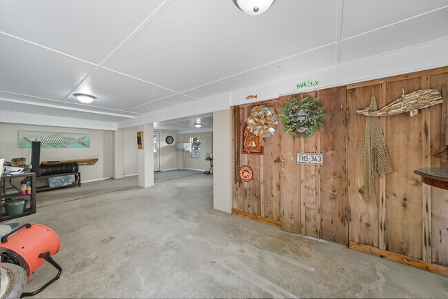 Building Photo - 439 Pompano St