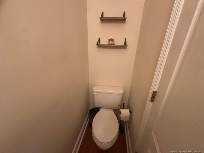 Building Photo - 143 Fairway Ln