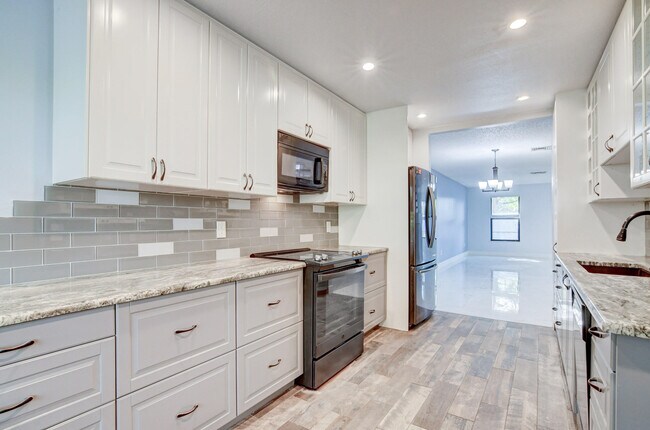 Building Photo - 11834 Donlin Dr