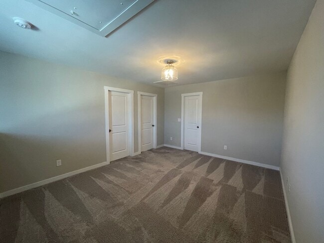 Building Photo - Beautiful Townhome located in Pineville, NC