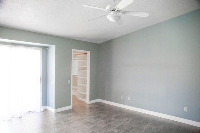 Building Photo - 40588 Clover Ln