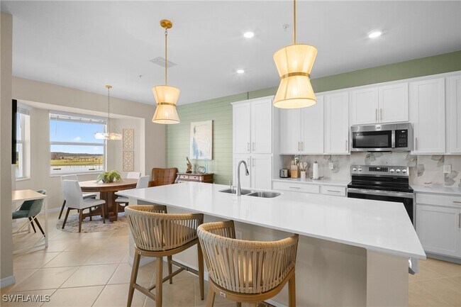 Building Photo - 15285 Grn Acrs Ave