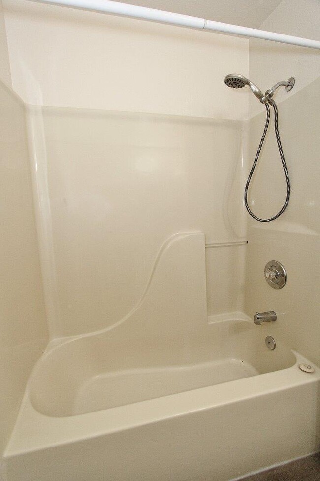 Building Photo - 1310 Poplar St