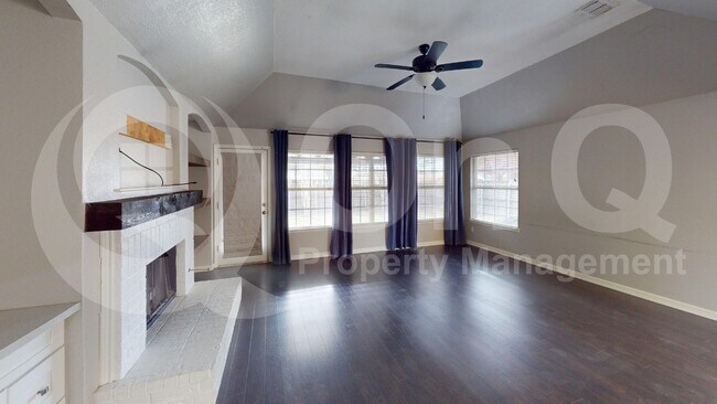 Building Photo - 6201 Grantham Dr