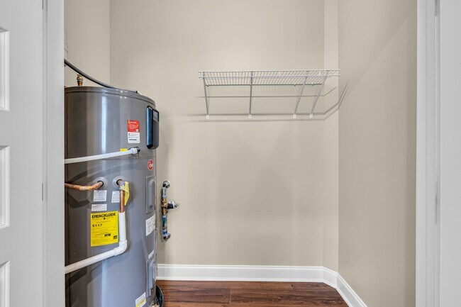 Building Photo - 702 Moore St