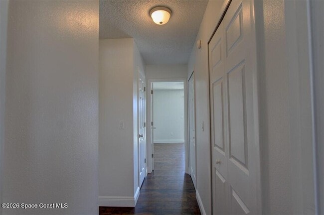 Building Photo - 283 E Towne Pl