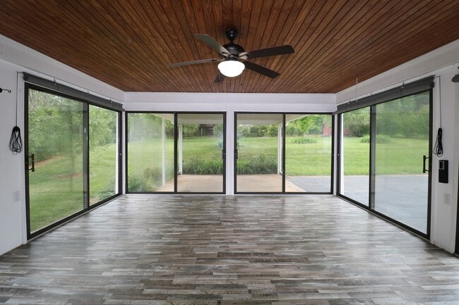 Building Photo - 2832 Monticello Dr