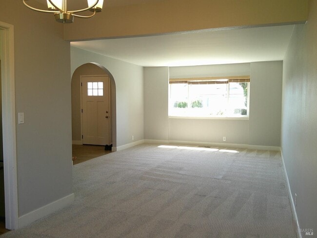 Building Photo - 785 Dogwood Cir