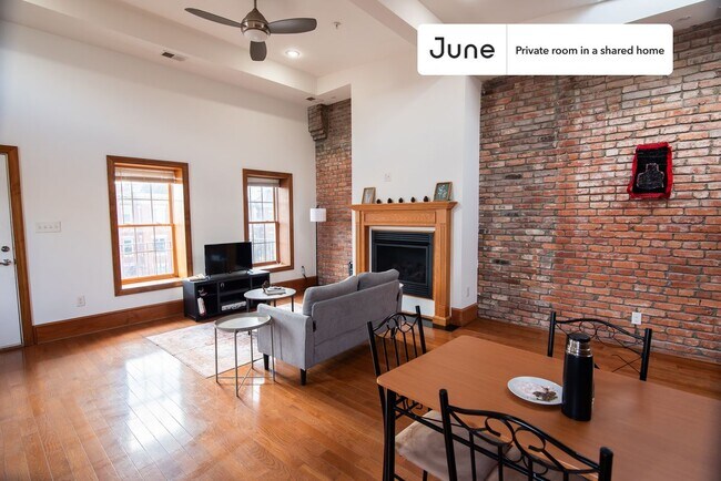 Building Photo - Room in Shared 3 bed/3.5 bath home
