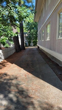 Building Photo - 3 Bed Beauty in Belhaven-FURNISHED