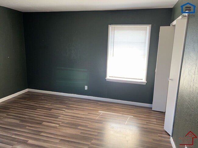 Building Photo - 2811 NW 21st Pl