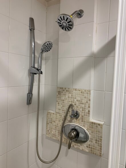 Building Photo - 8979 Shoreham Dr