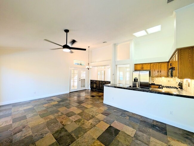 Building Photo - BEAUTIFUL SINGLE FAMILY HOME IN FOLSOM!