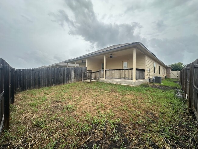 Building Photo - 1118 Burek Cross