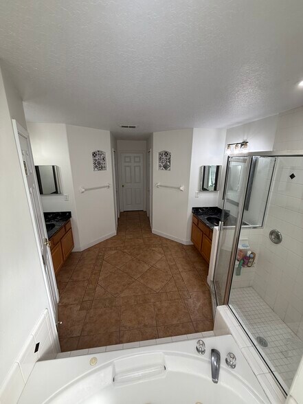 Building Photo - 867 Park Valley Cir