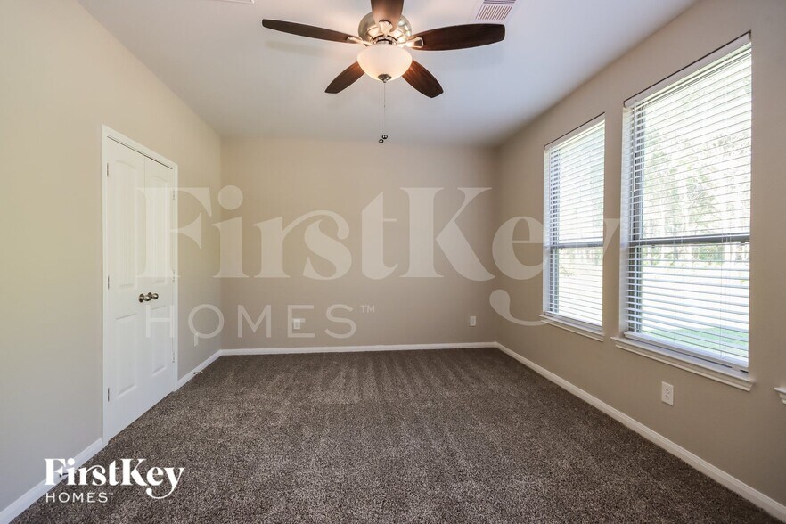 Building Photo - 6193 White Oak Leaf Lp