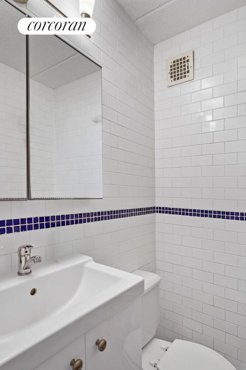 Building Photo - 442 Clermont Ave