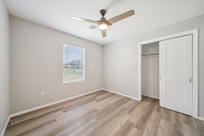 Building Photo - 5429 S Norfolk Ave