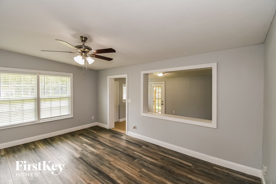 Building Photo - 1056 Busac Ave