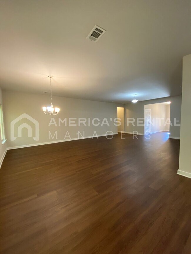 Building Photo - 10953 Woodland Dr