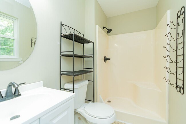 Building Photo - 3 Bedroom, 2 Bath Charmer in Ringgold, GA!!