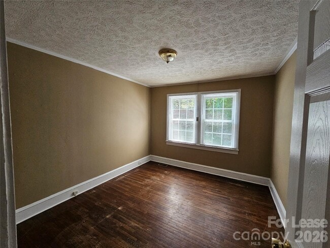 Building Photo - 67 Grattan Dr NE