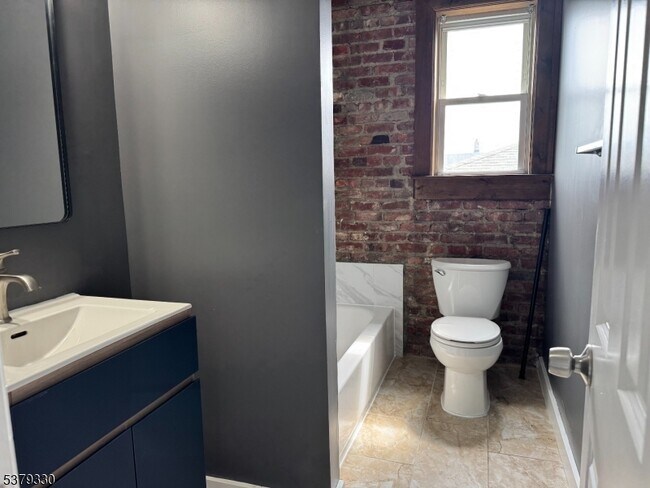 Building Photo - 78 Carmer Ave