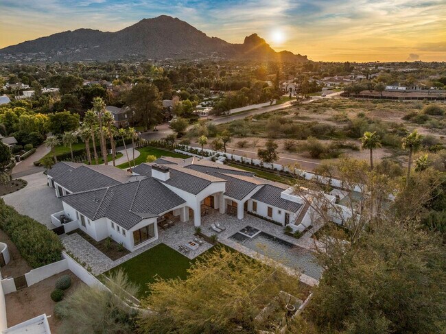 Building Photo - 6500 E Cactus Wren Rd