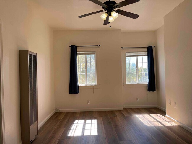 Building Photo - 680 W MacArthur Blvd