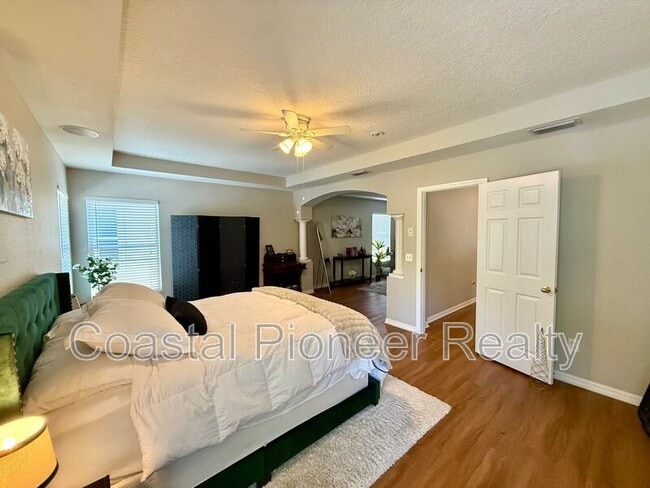 Building Photo - 11113 Avery Oaks Dr