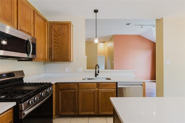 Building Photo - 6614 Bramber Ln