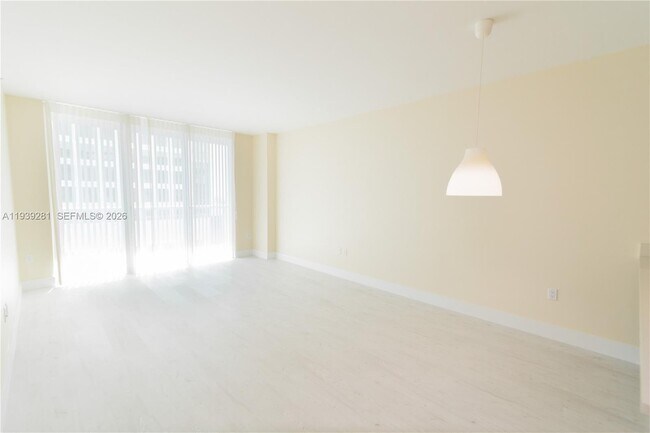 Building Photo - 500 Brickell Ave