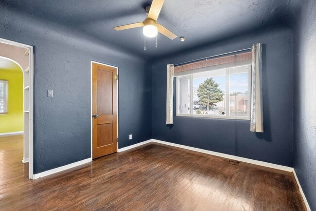 Building Photo - UPTOWN 2/bd 1/ba 1/cg 950/sf