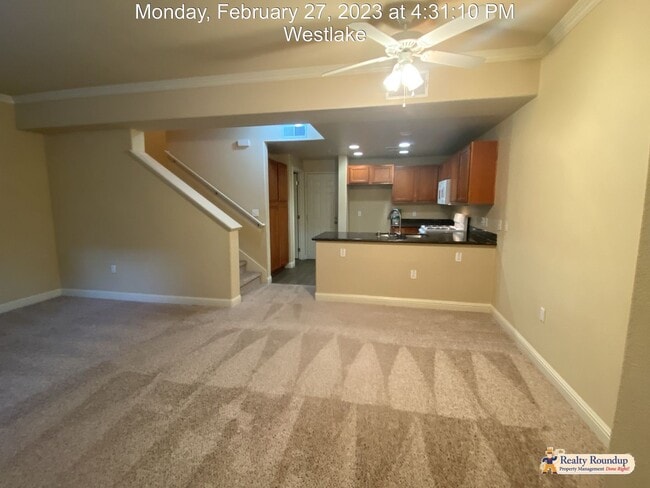 Building Photo - Pristine Condo with New Carpet and Dual Master Suites