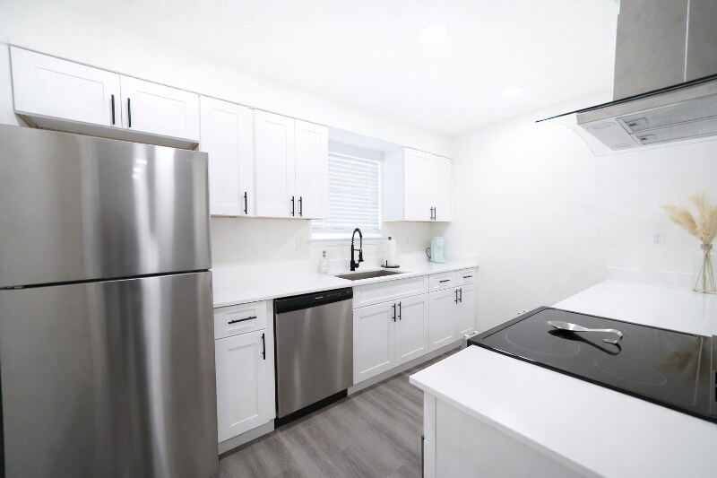 Building Photo - 5221 Bonita Ave