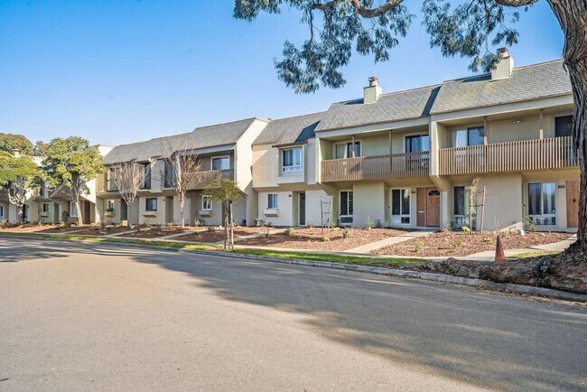 Primary Photo - 1130 Fontana Dr