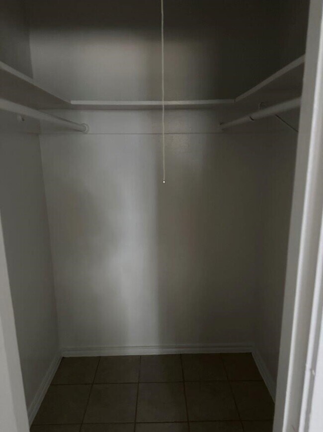 Building Photo - 820 W Alabama St