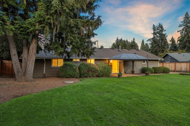 Building Photo - Live in One of Lake Oswego's Most Convenie...