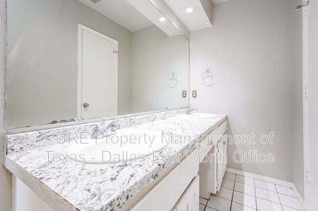 Building Photo - 7232 Timberidge Dr