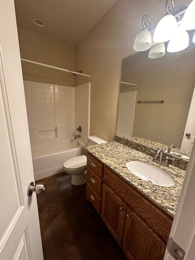 Building Photo - 1418 S 10th St